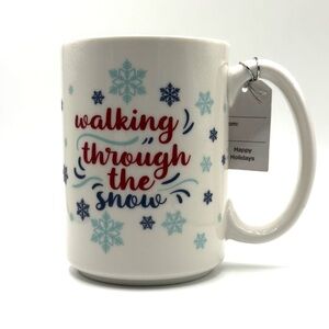 Crofton 16 winter walking through the snow snowflake coffee tea mug NWT